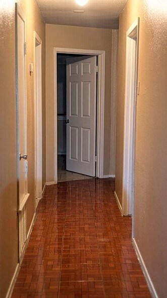 Building Photo - 11231 Belair Dr