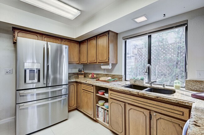 Building Photo - 2400 La Solana Way