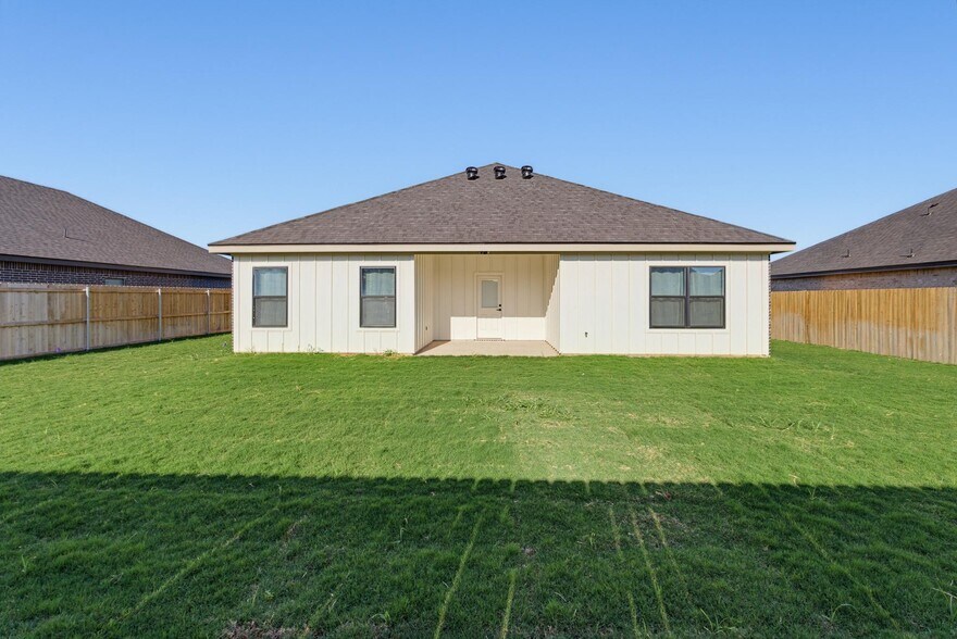 Building Photo - 7659 Lake Ridge Pky
