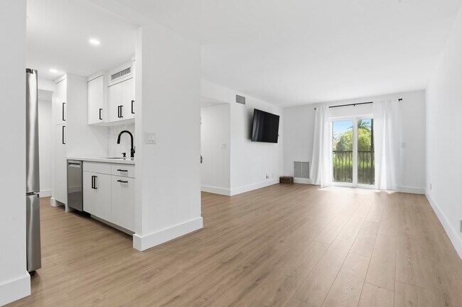 Building Photo - 1601 S Flagler Dr