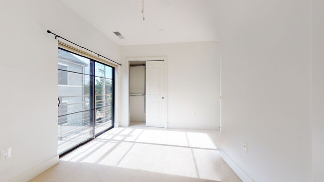 Building Photo - Friendship Heights Modern One Bedroom Off ...