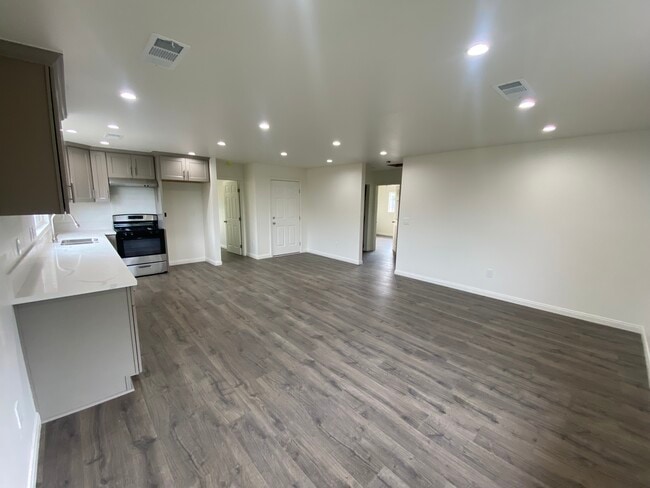 Building Photo - 13834 Lyle St