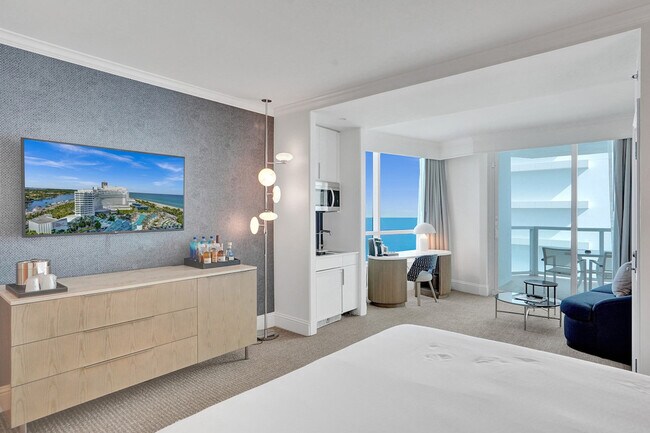 Building Photo - 4401 Collins Ave