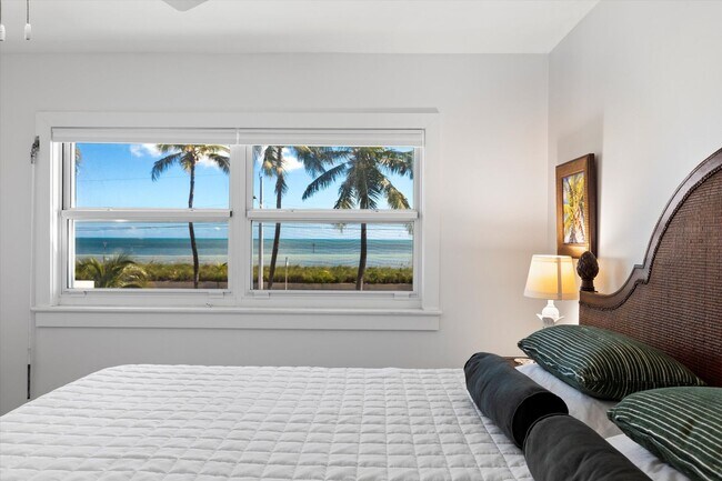 Building Photo - Beachside Living Made Easy – Furnished 2BR/1BA Available for 6 Months!