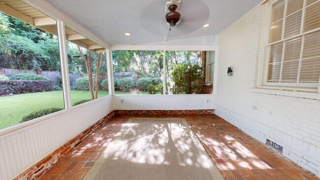 Building Photo - 345 Cloverdale Rd