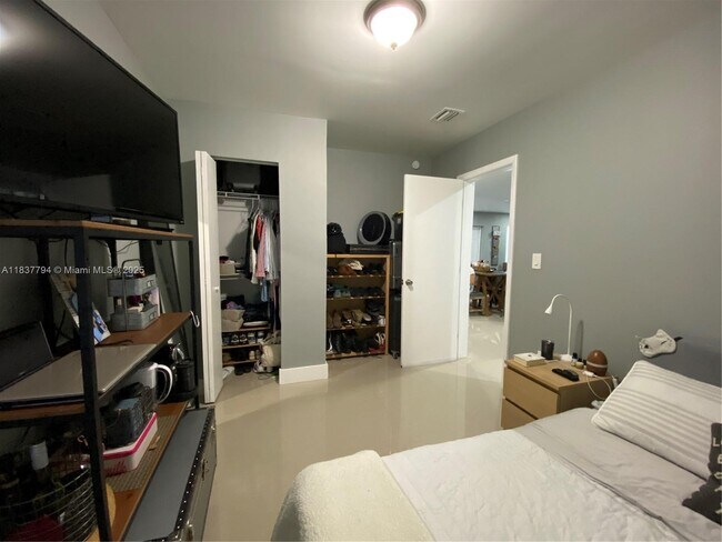 Building Photo - 15405 N Miami Lakeway