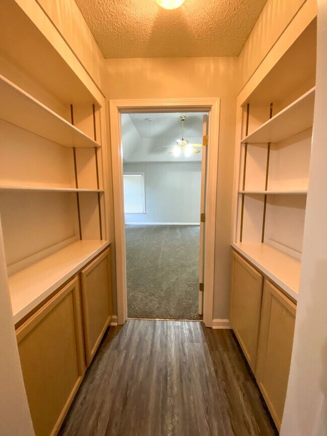 Building Photo - 3 bed 2 bath in Cordova w/ nearly 1800 Sq ft