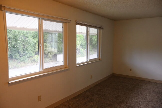 Building Photo - Bright Top Floor 1-Bedroom Near CSU + $200...
