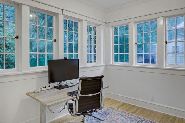 Building Photo - 2117 Fairhaven Cir NE