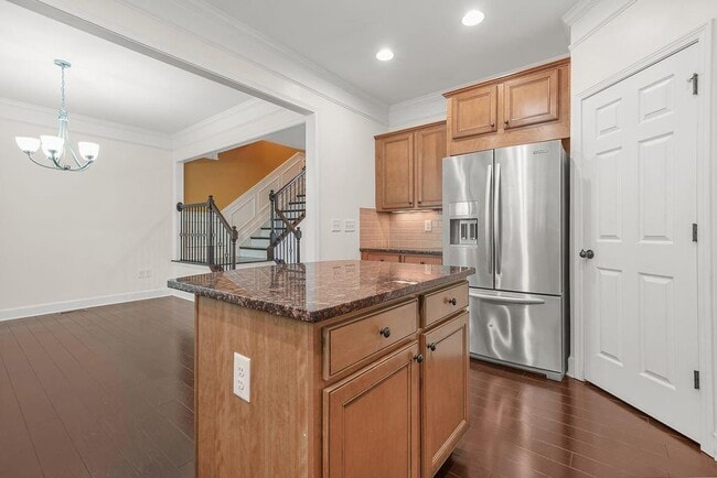 Building Photo - 2550 Sibley Dr