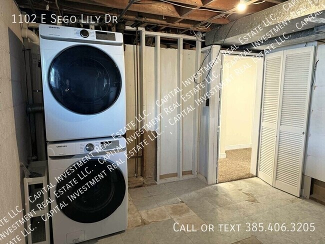 Building Photo - 1102 E Sego Lily Dr