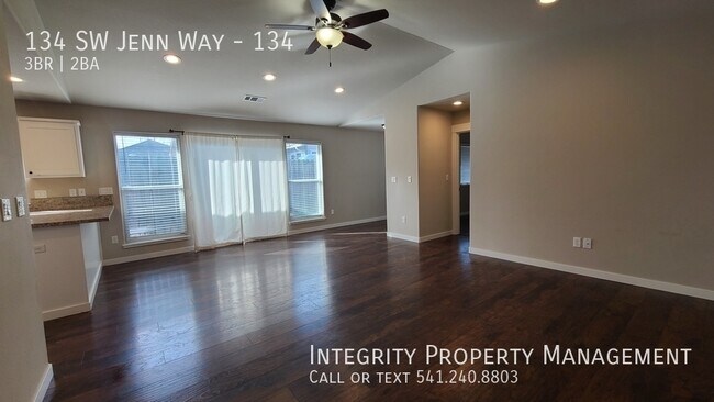 Building Photo - 134 SW Jenn Way