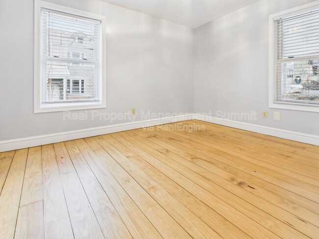 Building Photo - 10 Fayette St