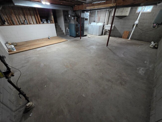 Building Photo - 3114 Kilbourne Ave