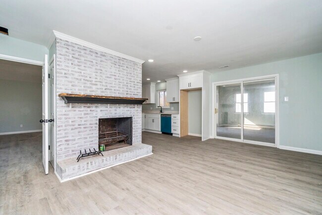 Building Photo - 152 Mann Dr