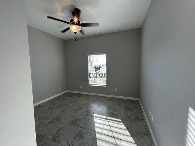 Building Photo - COMING SOON! 3 Beds + Den, 2 Baths, Screened Lanai & More!