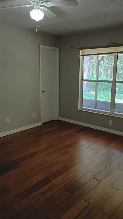 Building Photo - 137 Creekside Way