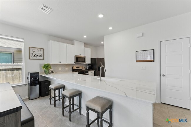 Building Photo - 211 Summit Dr
