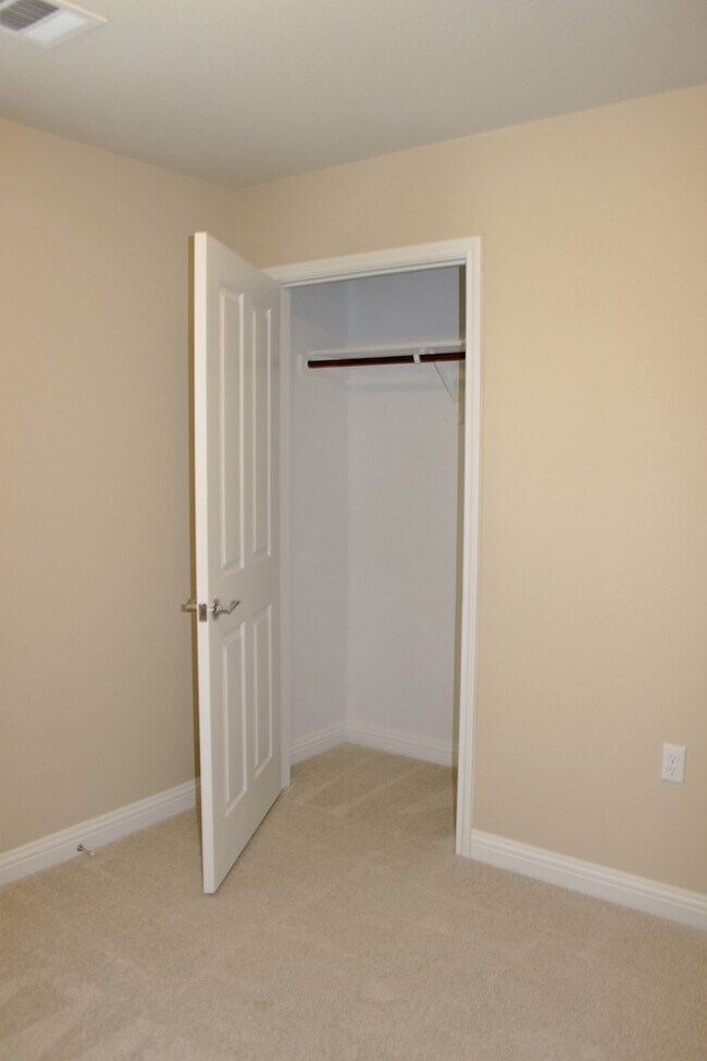 Building Photo - 107 Martin Creek Ln