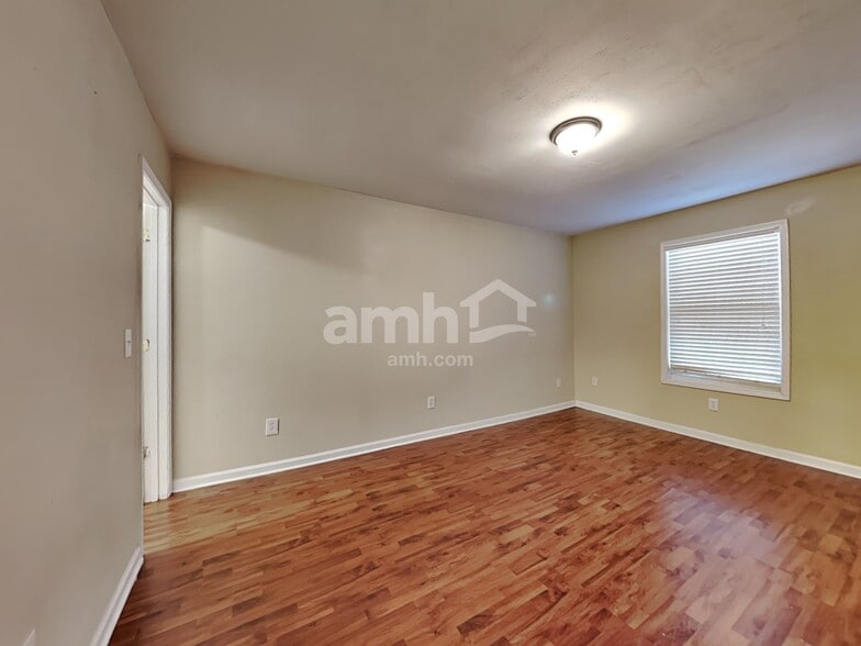 Building Photo - 919 Pebblestone Dr