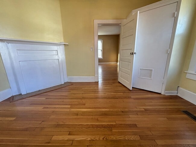 Building Photo - 14 W Carrollton Ave