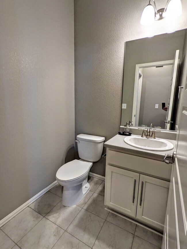 Building Photo - 6152 Gannet Dr