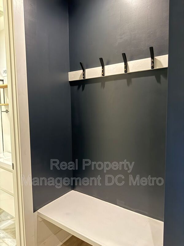 Building Photo - 1331 Taylor St NW