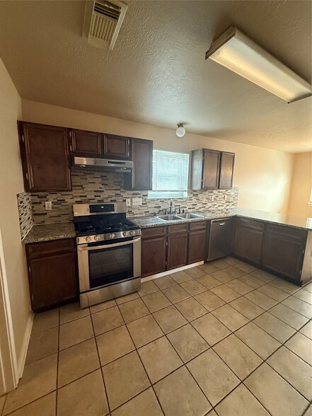 Building Photo - 19918 Rising Star Dr