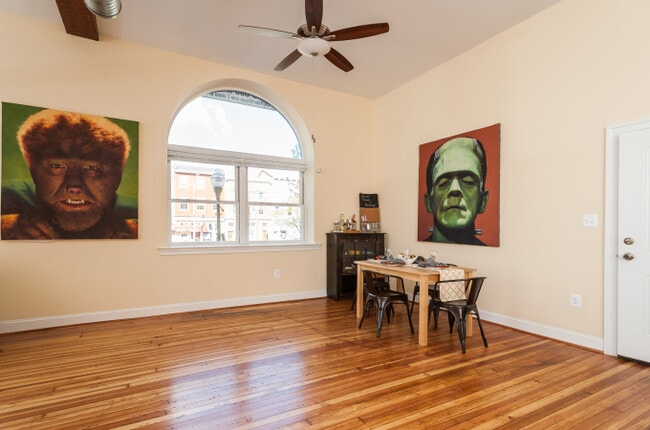 Building Photo - 313 S. Broadway St.