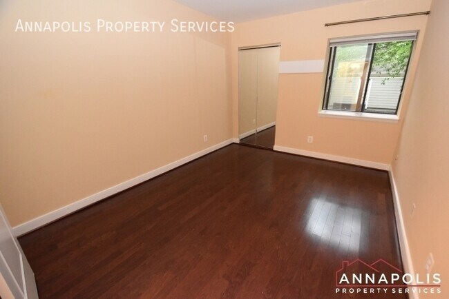 Building Photo - 302 Hilltop Ln