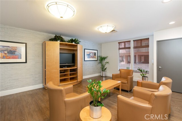 Building Photo - 388 E Ocean Blvd