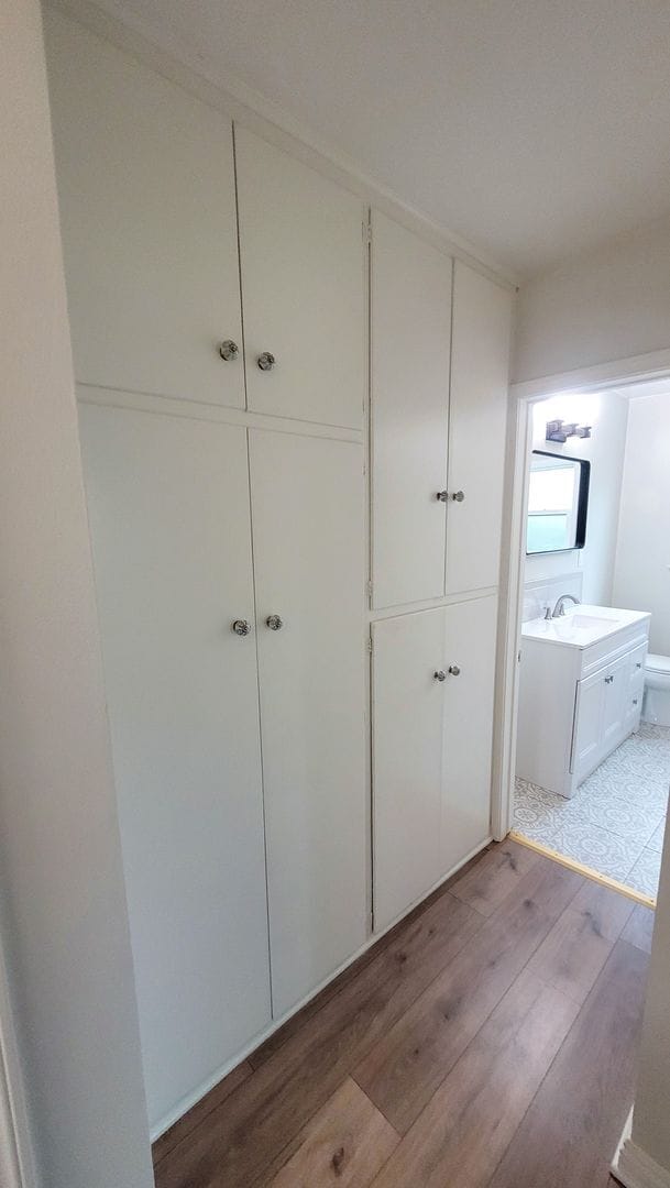 Building Photo - 3 Bed 2 Bath House Available Now!