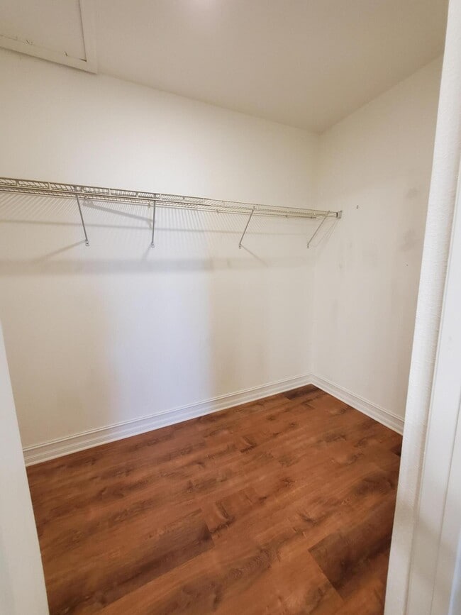 Building Photo - 1045 Venetian Dr