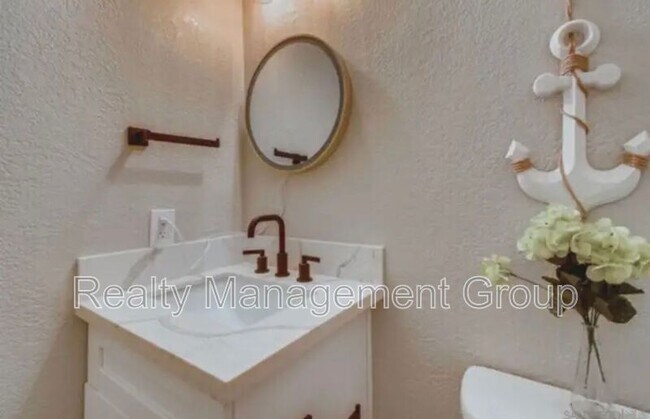 Building Photo - 13801 Pinkard Way