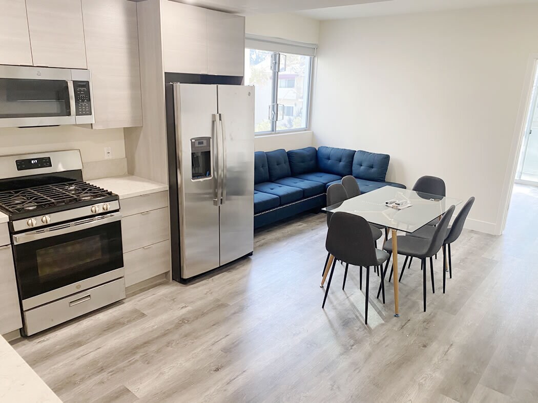 662 Kelton Kitchen - 662 Kelton Ave