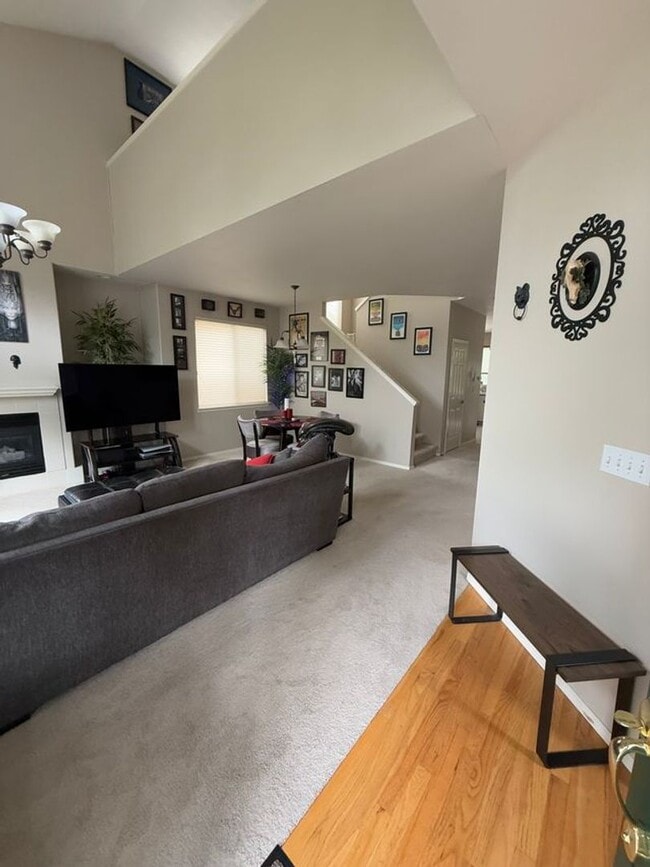 Building Photo - Darling Bellevue Home!