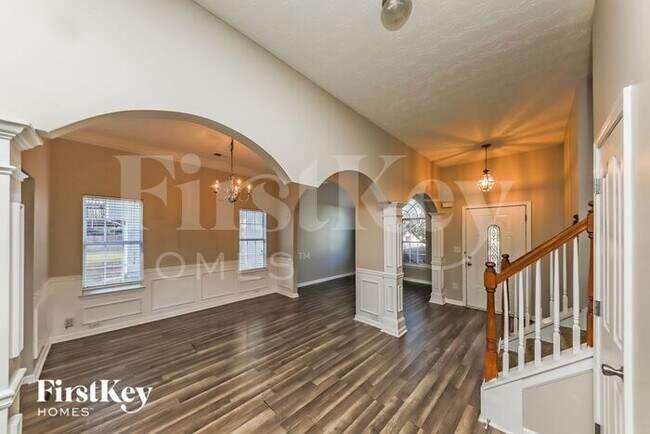 Building Photo - 419 Lake Ridge Ln