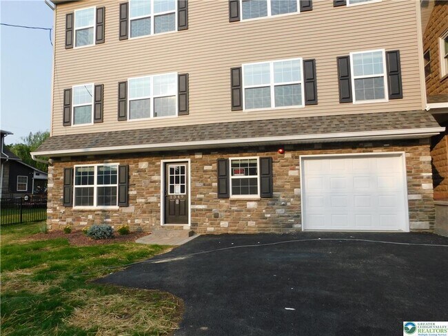 Primary Photo - 1549 Burkhardt St