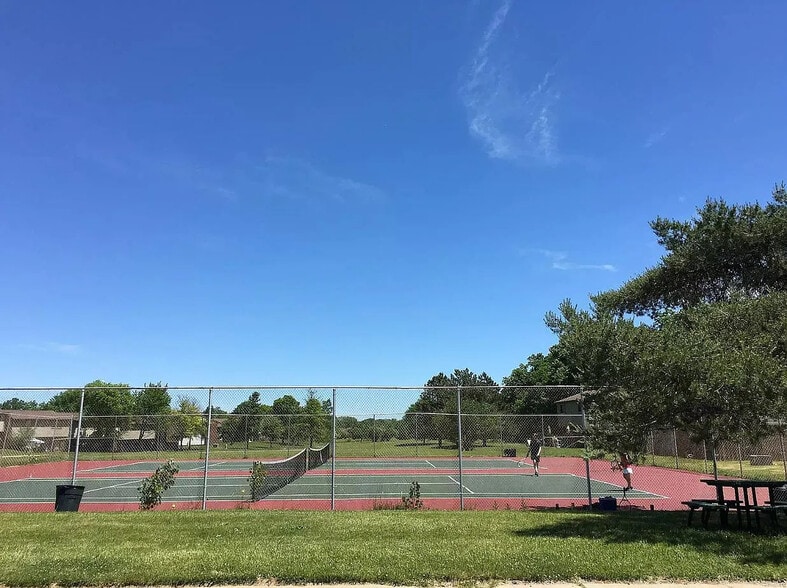 Building Photo - 653 Glasgow Ct