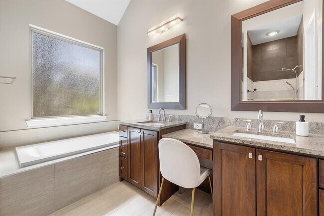 Building Photo - 1017 S Quinlan Park Rd