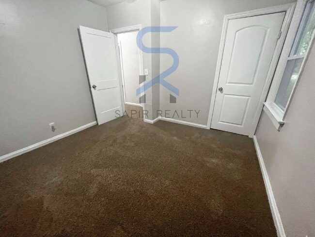 Building Photo - Move in before October 15th and get $100 O...
