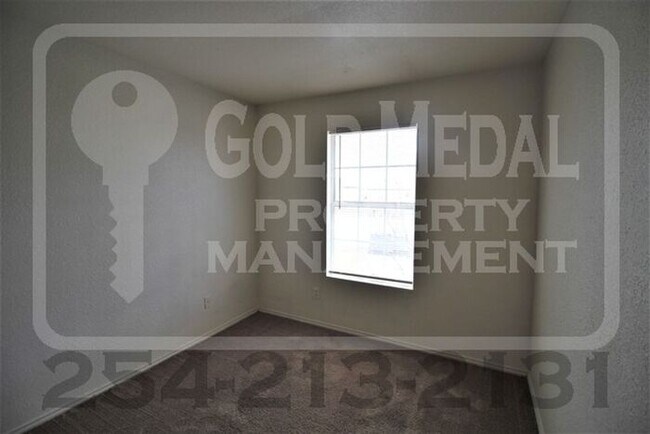 Building Photo - 4409 Deek Dr