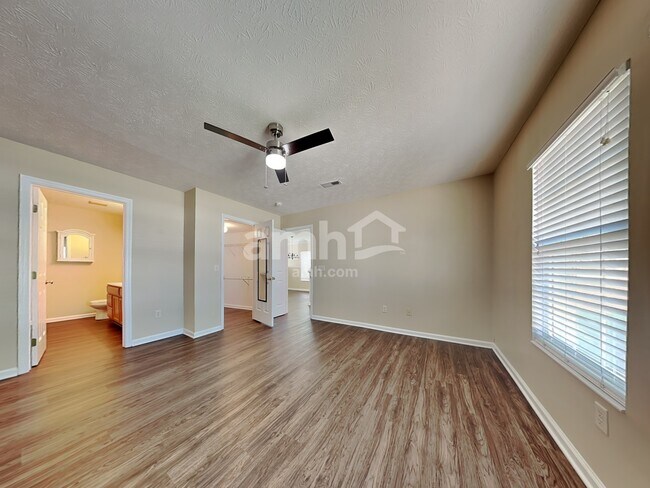 Building Photo - 9937 Whispering Pine Dr