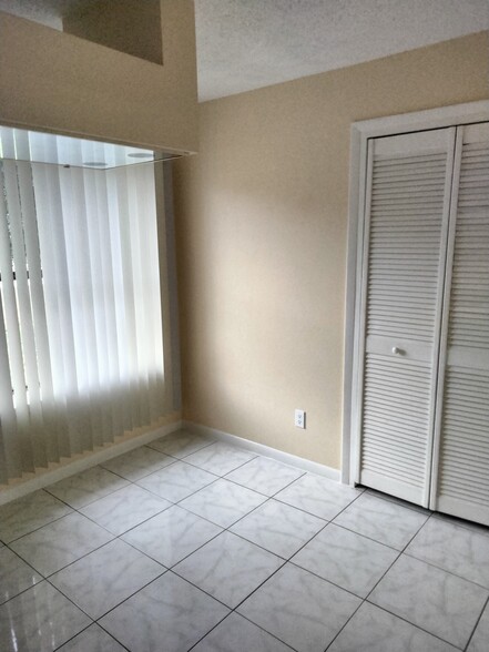 bedroom - 970 Jupiter Blvd NW