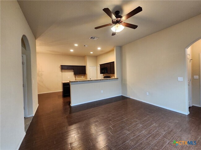 Building Photo - 712 Creekside Cir