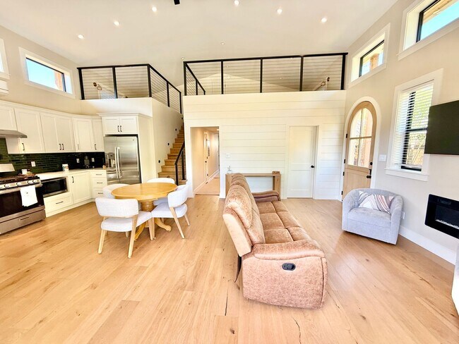 Building Photo - Beautiful Furnished New Construction Calis...