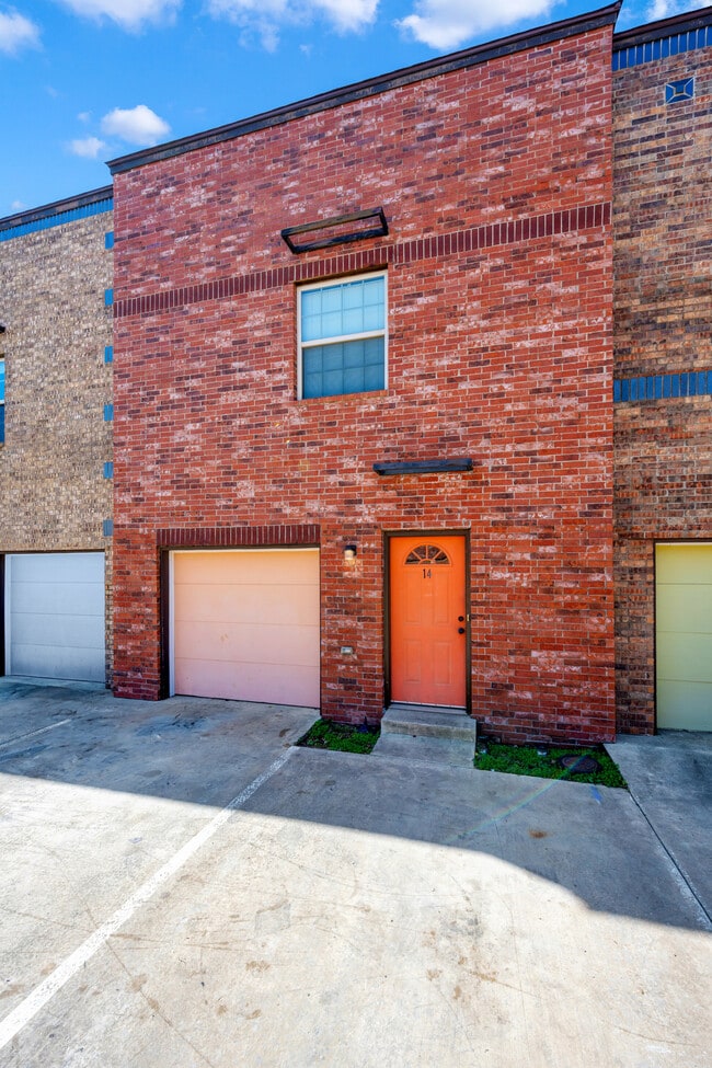 Building Photo - 14 NE 7th St