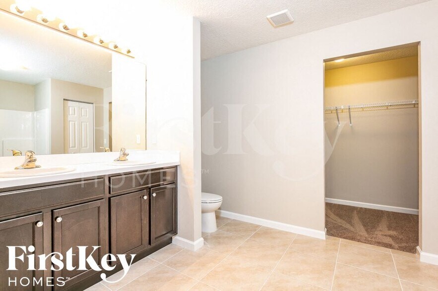 Building Photo - 1148 SW Ackard Ave