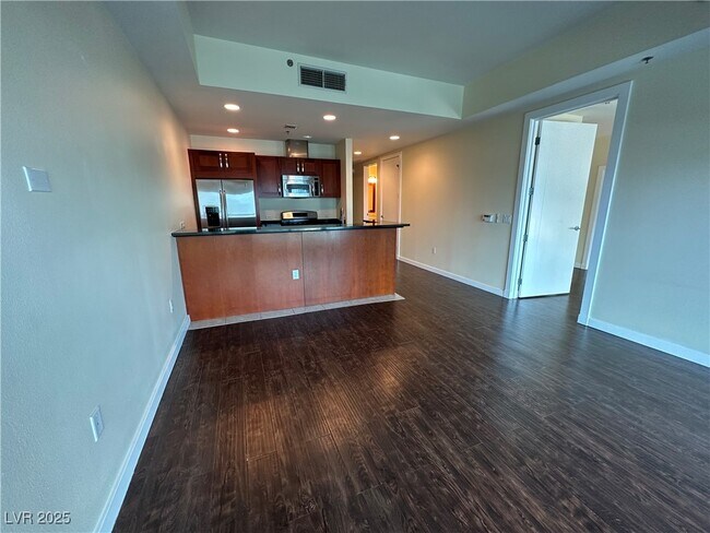 Building Photo - 4525 Dean Martin Dr