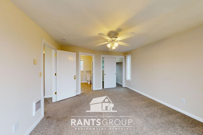 Building Photo - 3-Story Eastside Home with Views of the Bay!